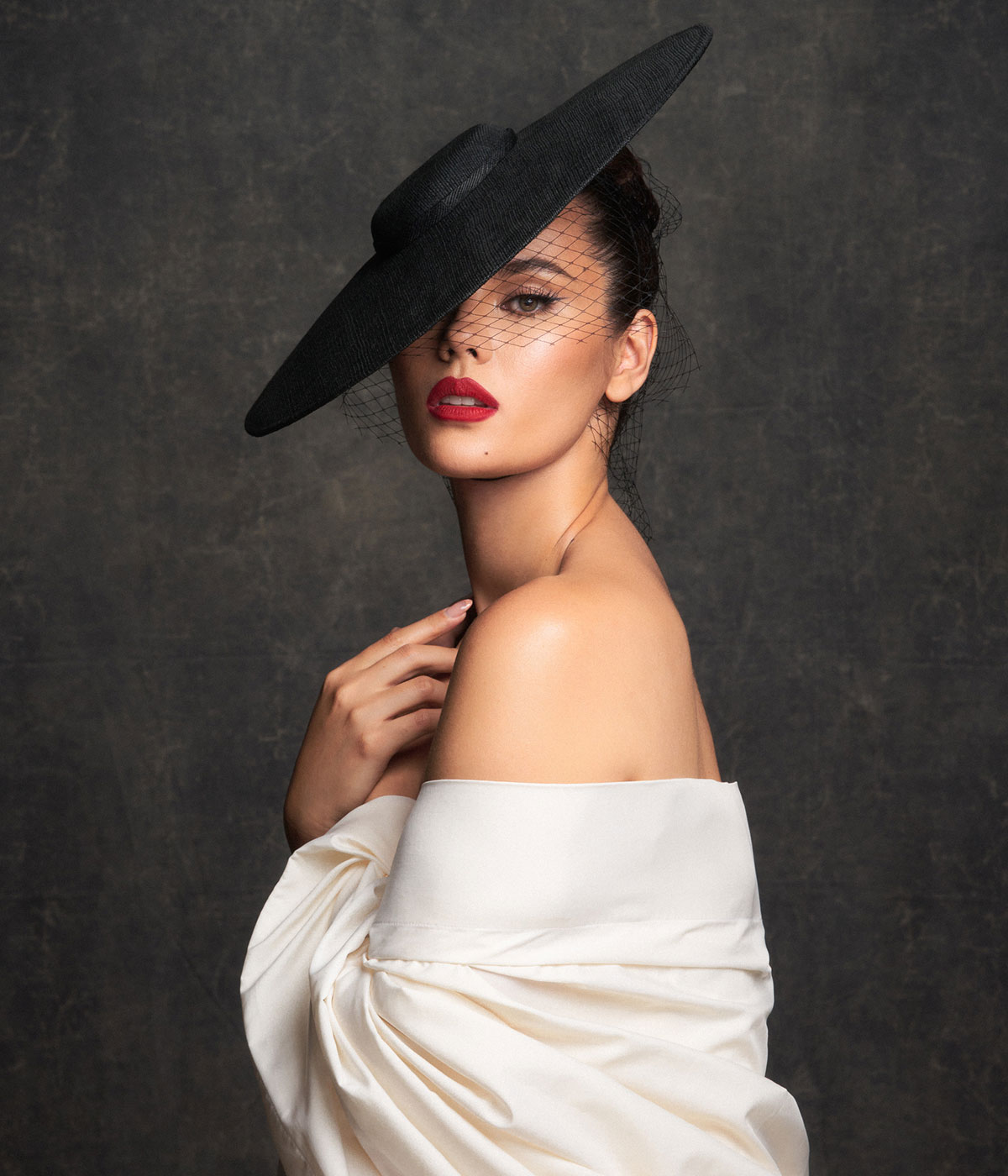 Veiled Catriona Platito